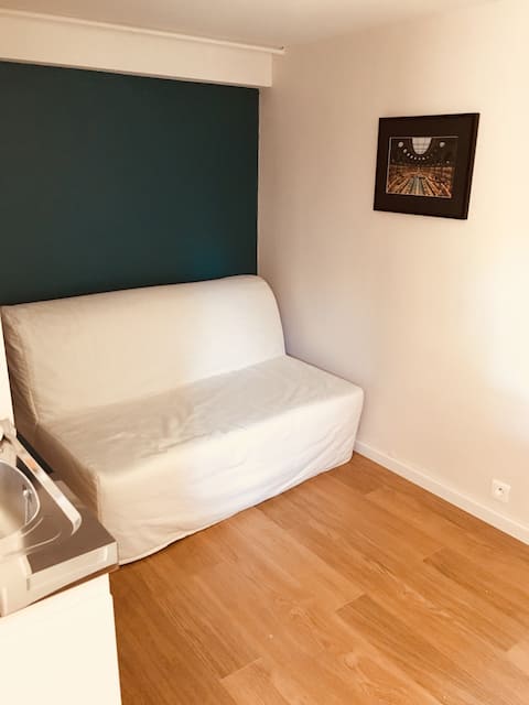 Popular Airbnb listing: Nice Studio in Townhouse in Toulouse in Bonhoure / Guilheméry / Château De L'hers / Limayrac / Côte Pavée