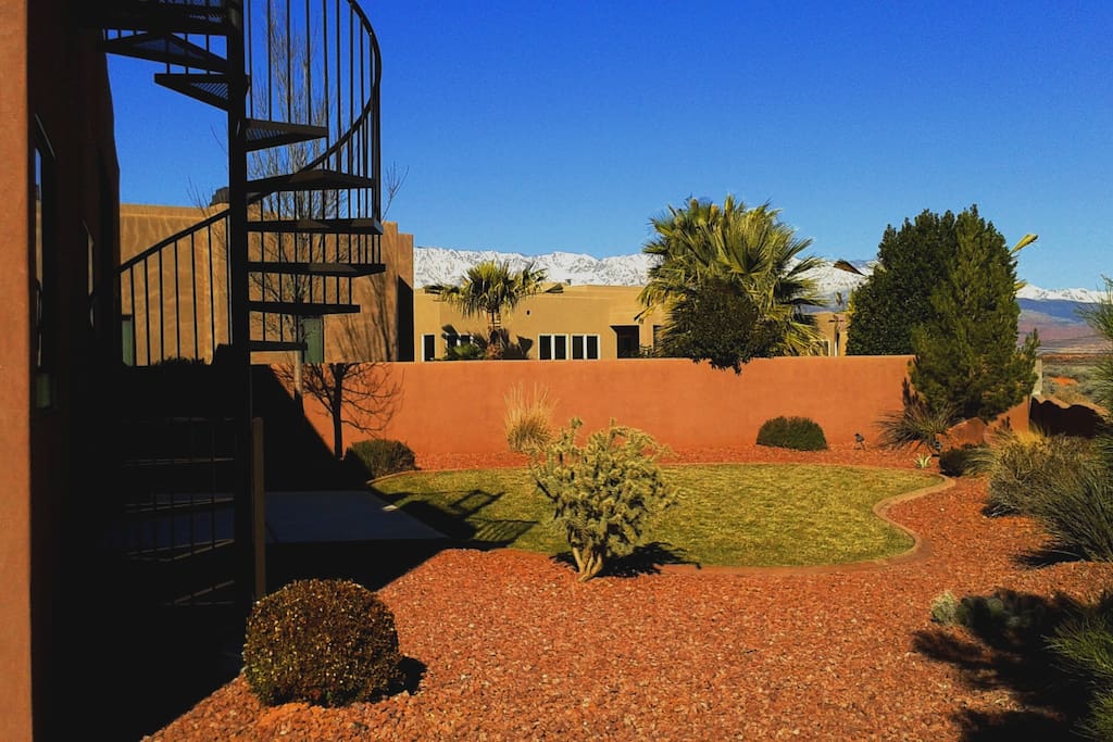 Private patio and backyard have plenty of room for relaxing & entertaining!