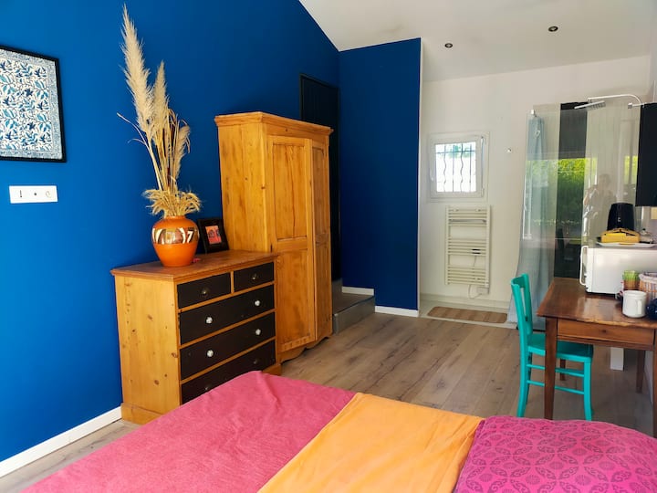 Adjoining room + bathroom, with large garden Guest suites for Rent in