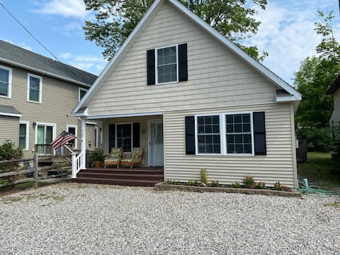 Top Airbnb: Heart of Bolton Walk to Town in Bolton Landing