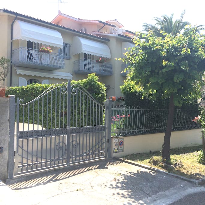Vista Frontale Villa Chiara