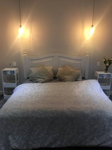 Modern comfortable family home close to beach. gallery image 3