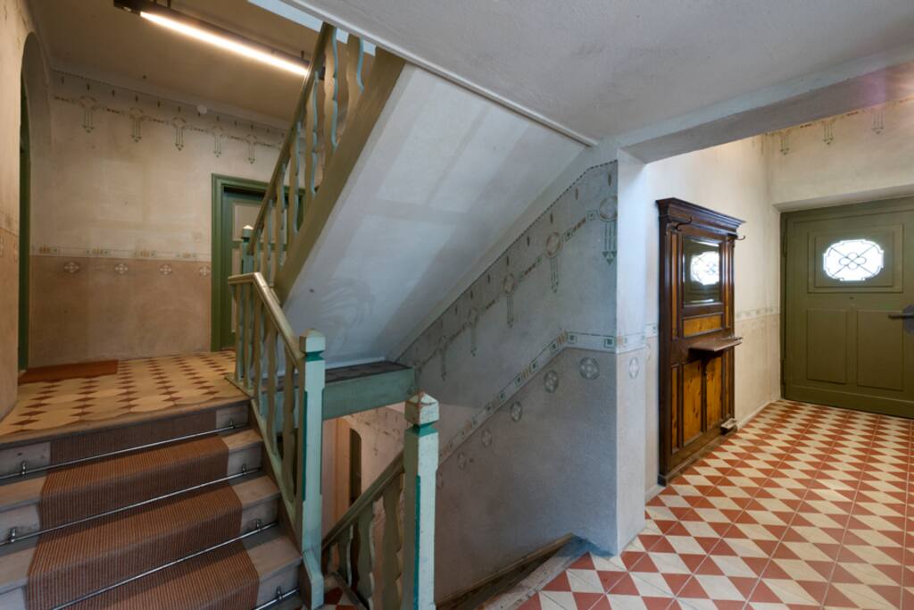 Haustüre ist rechts
