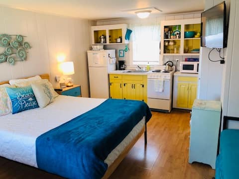Top Airbnb: #3 Seashore Studio, 300 yards to Glendon Beach in Dennis Port