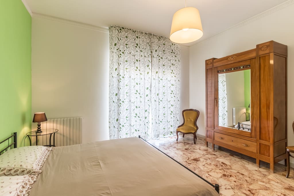 Camera da letto con Balcone