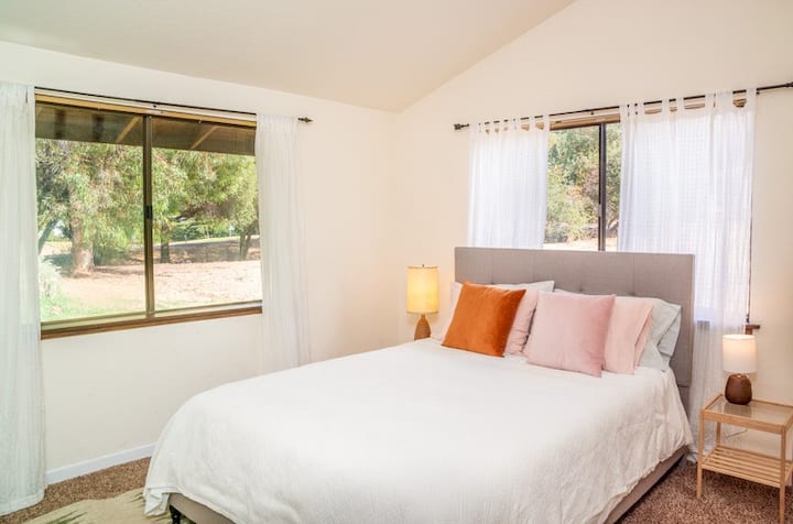 the bedding is so cozy!