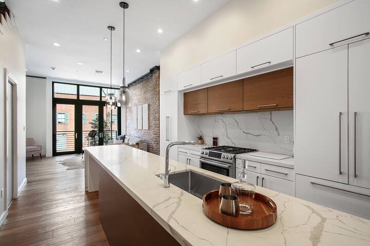 Luxury French Quarter Residence w/Parking- 202 gallery image 4