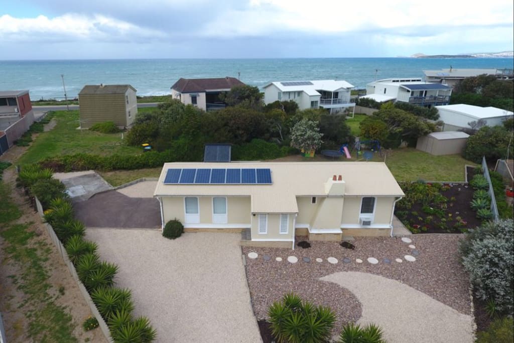Boomer beach is a minute's walk away and easily accessed through the walkway next to the house via our side gate.