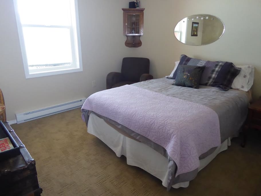 BEDROOM WITH DOUBLE BED