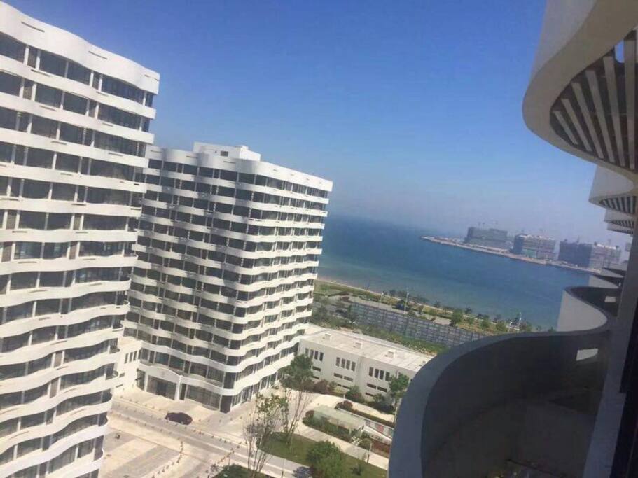 从室内您可以轻松看海哟,蔚蓝的大海,金色的沙滩尽收眼底