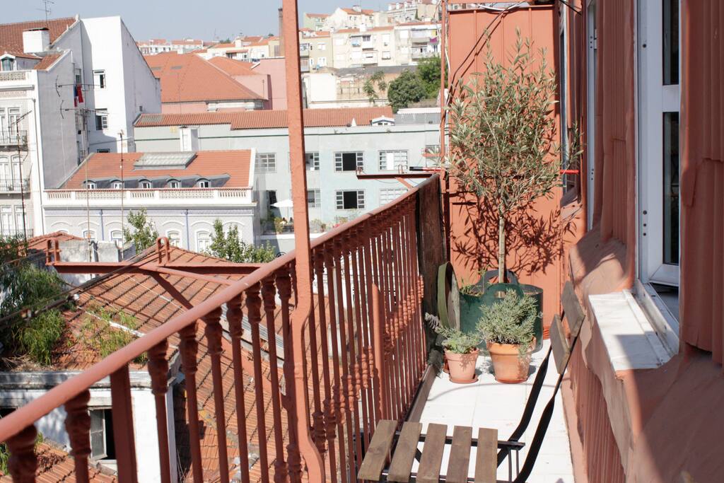 Varanda com vista para o Largo Intendente / Balcony with view over Intendente