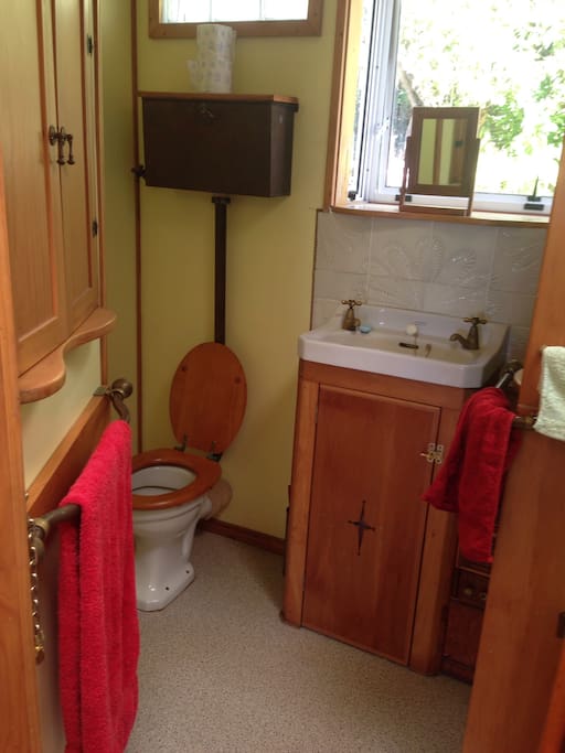 Adjoining bathroom and toilet to guest room