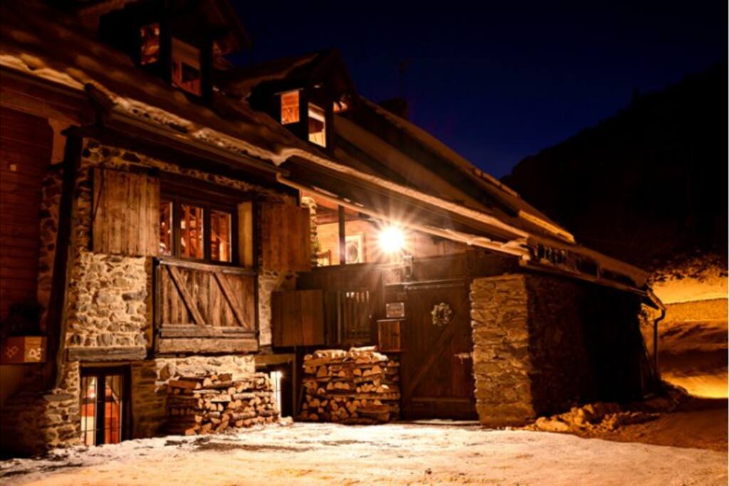 Exterior of Chez Bear
