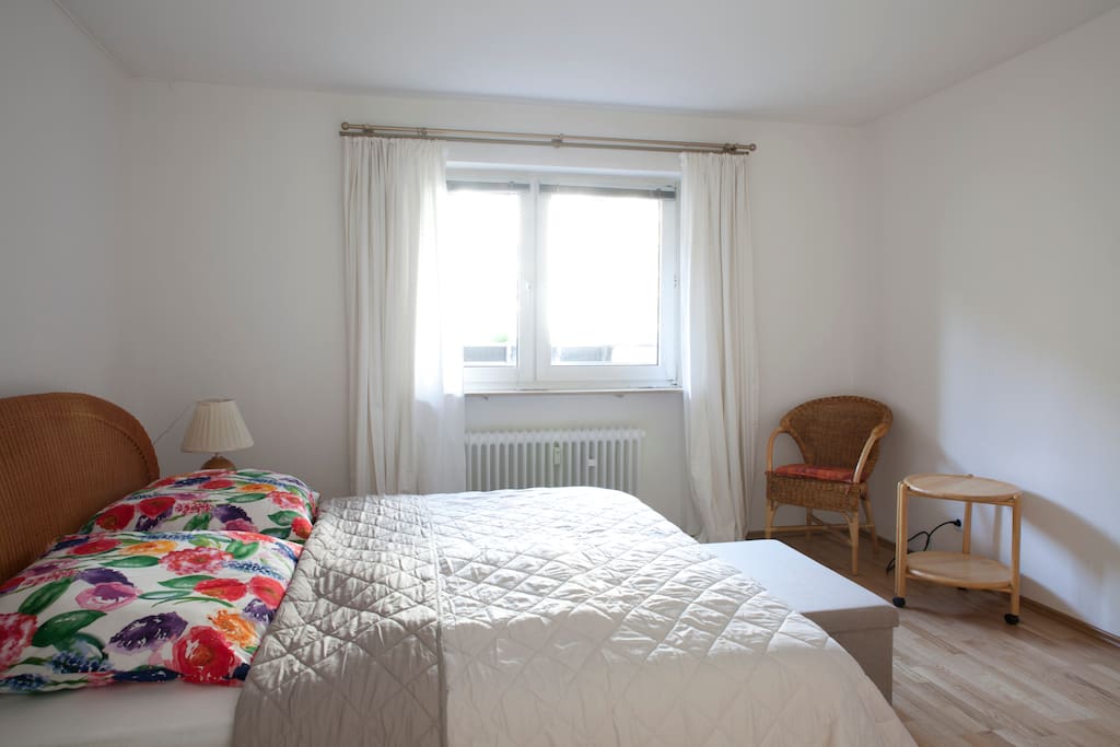 Schlafzimmer 1
