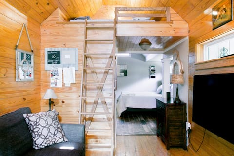 Top Airbnb: Decatur City Cottage in Decatur