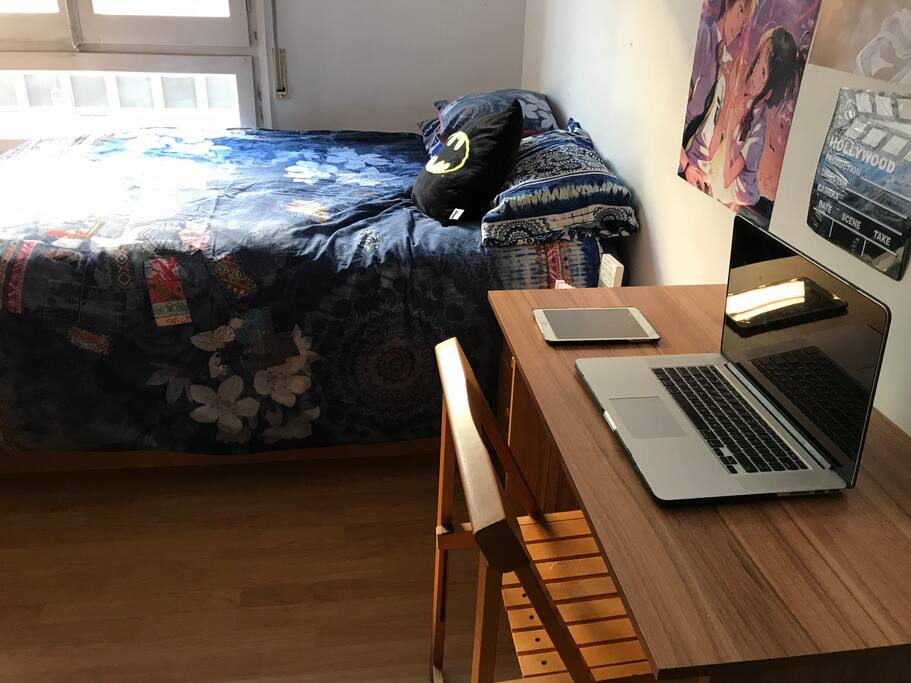 Escritorio en la habitacion