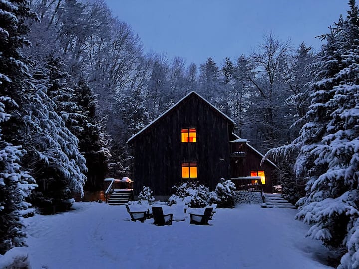 Catskills Cedar House cozy retreat 10 min to ski Cabins for Rent in