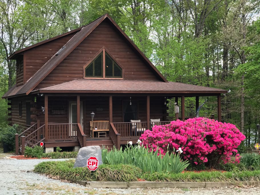 Majestic Lakefront Log Cabin in the NC High Plains Cabins for Rent in