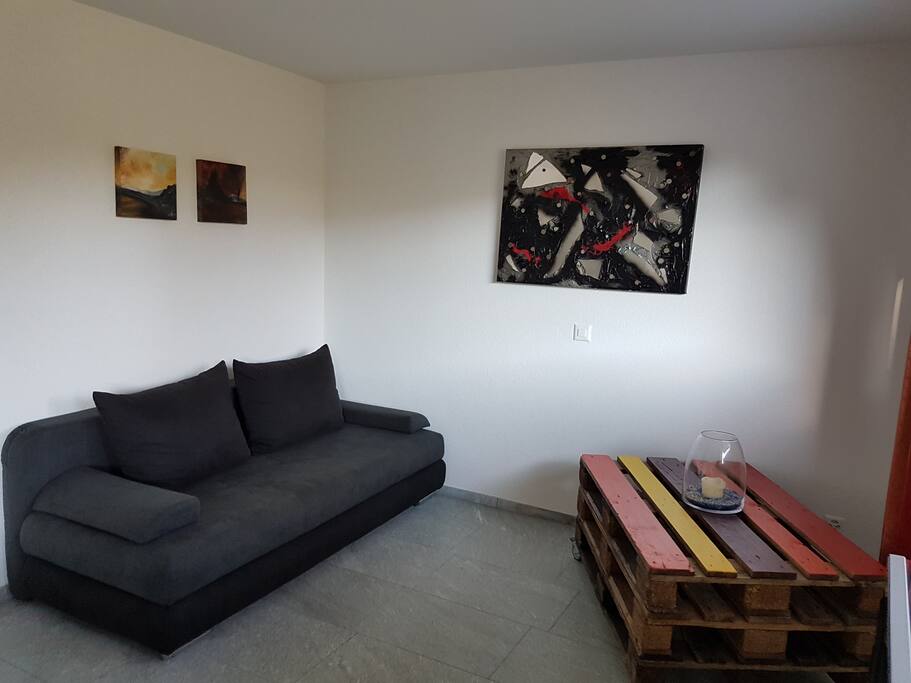 Wohnzimmer mit Bettsofa