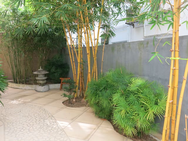 Lantau House, garden, 7′ to beach