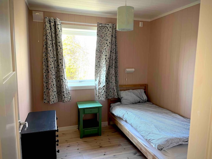 Soverom med enkeltseng. 