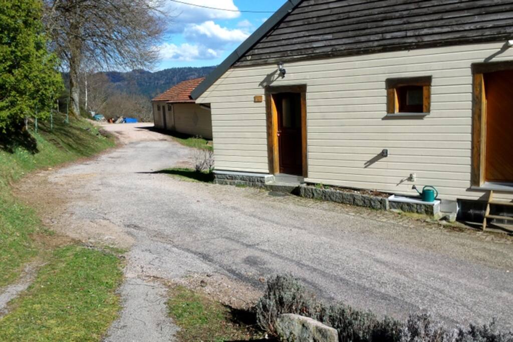 Entrée gîte et vestiaire