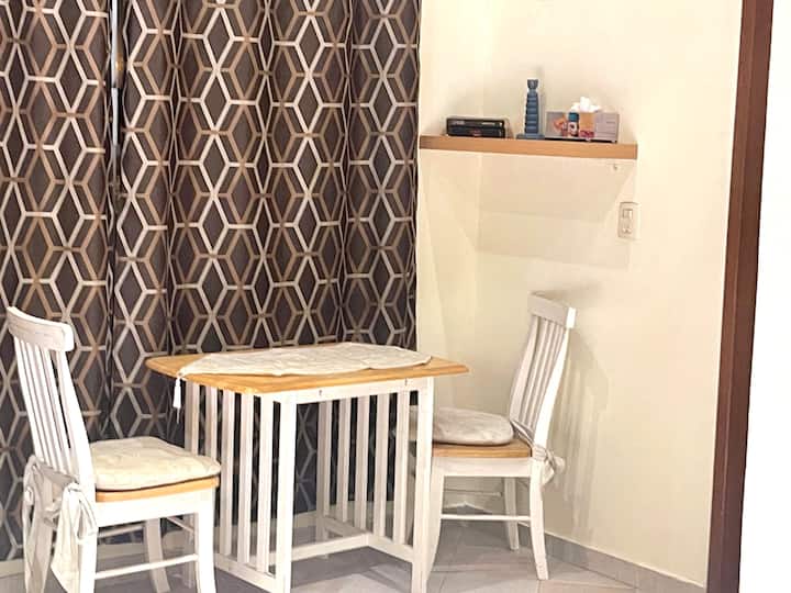 Habitación 2 área que conduce  al baño en suite 