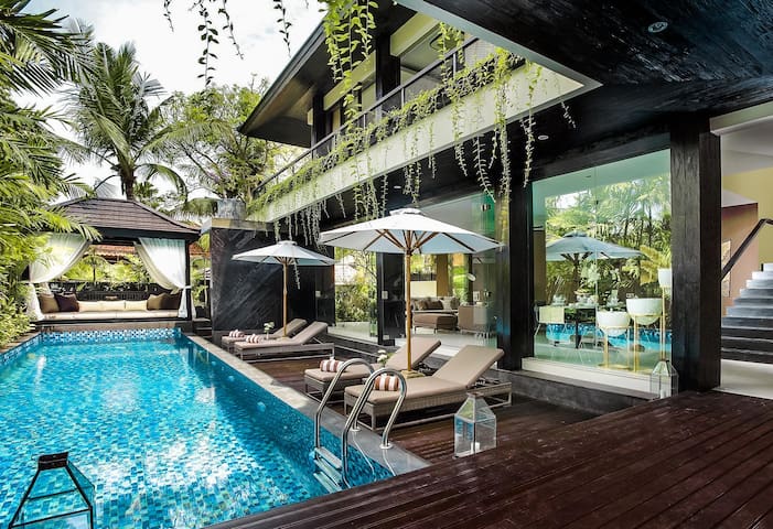 Three Indonesian Luxury Villas By The Sea Luxury Villa House Villa