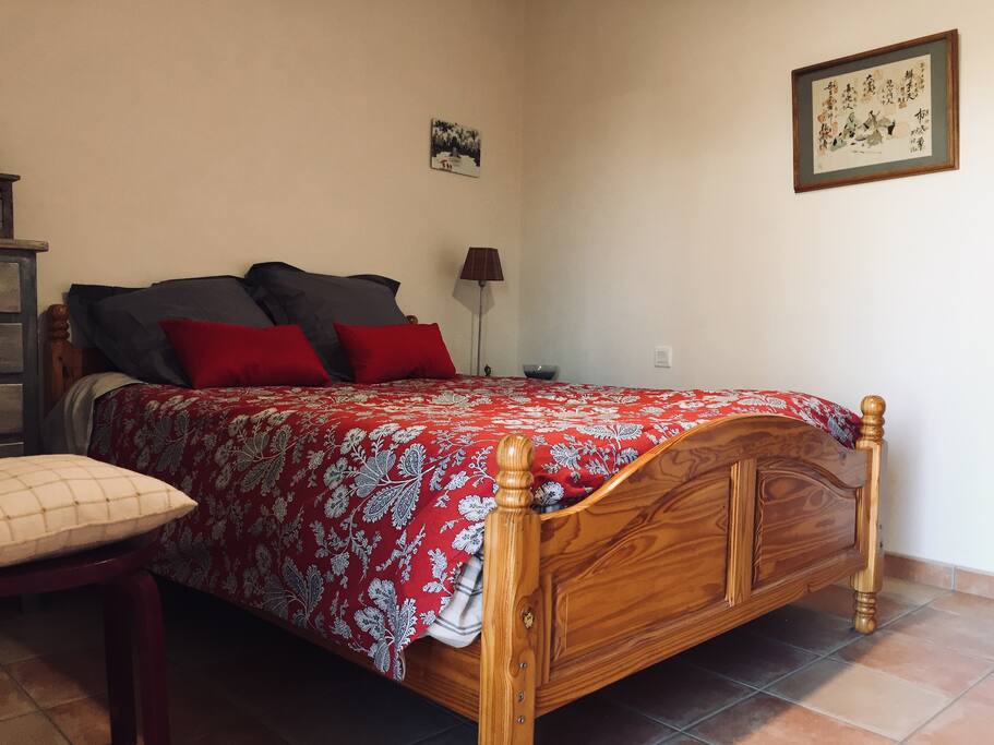 Chambre avec lit deux places