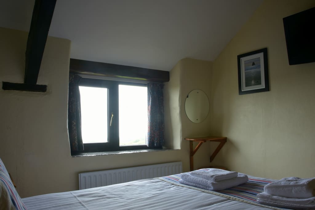 Luxurious Bed Linen & Fresh Soft Towels.
