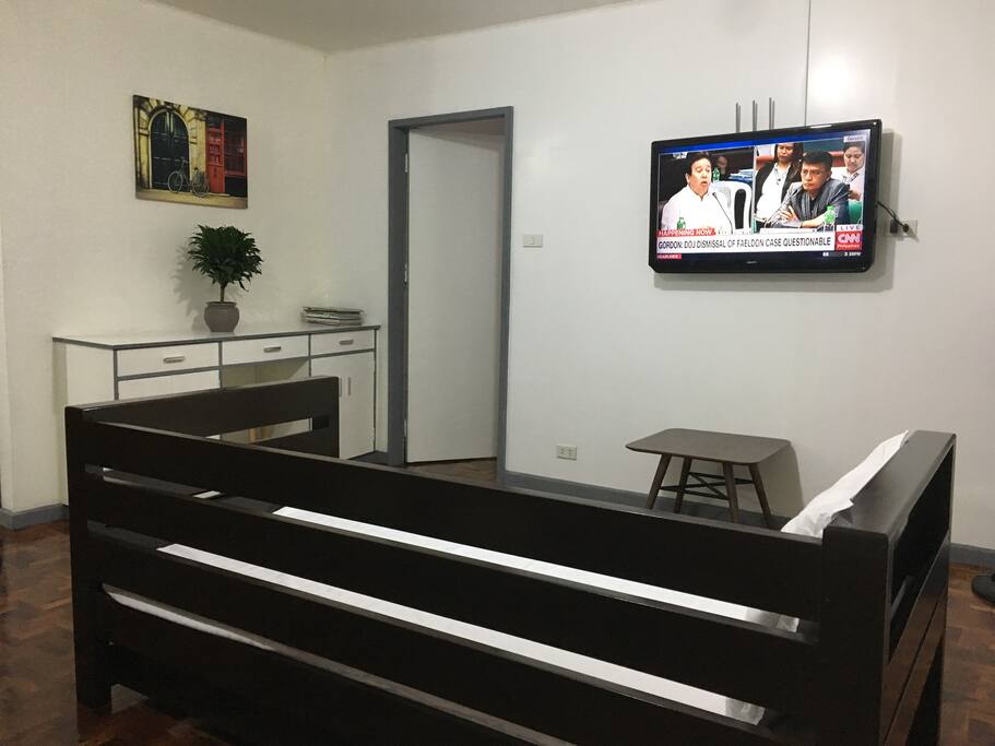 Living room with flat TV and fiber internet wifi