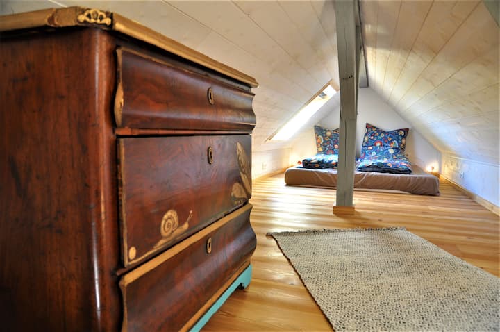 开放式阁楼，床垫1.60 x 2.00米，仅弯曲（像帐篷一样）