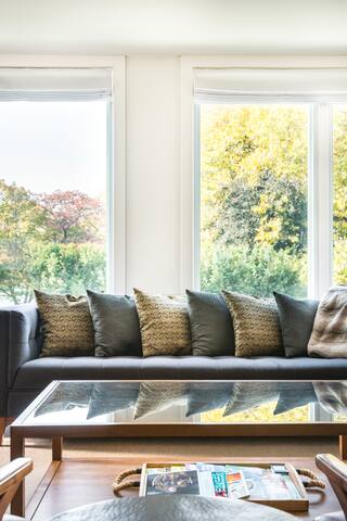 Refined Modern Home in Kitsilano’s Best Locale gallery image 2