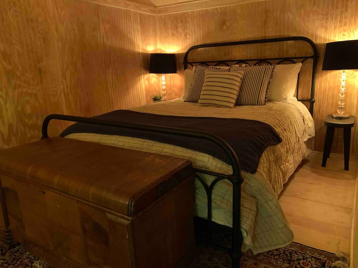 เคบินเล็กๆหลังเคบินหลักสำหรับพื้นที่นอนล้นหากจำเป็น 