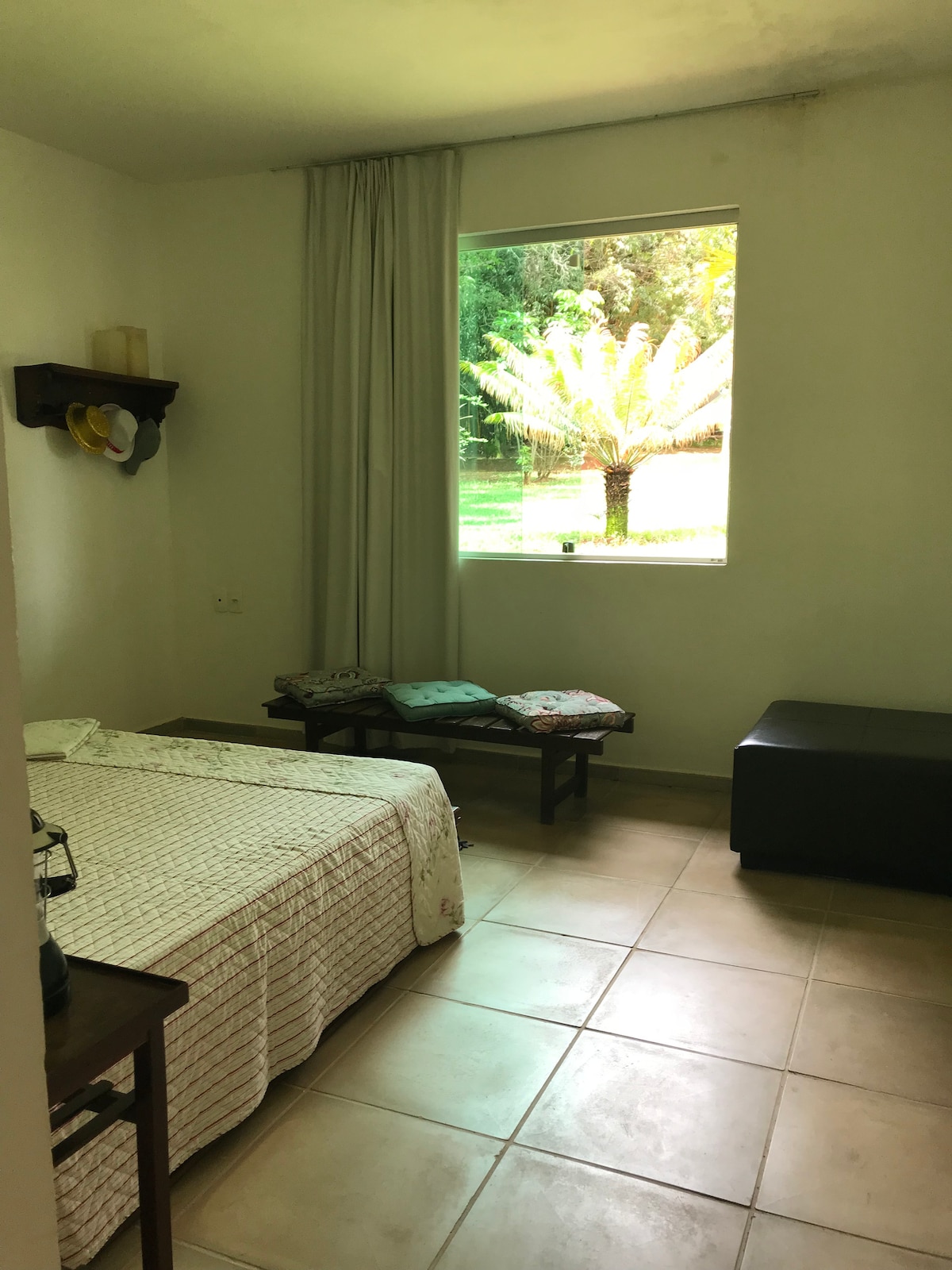 Აპარტამენტი 1 /საწოლი/დიდი ოთახის ბაღის ხედი 