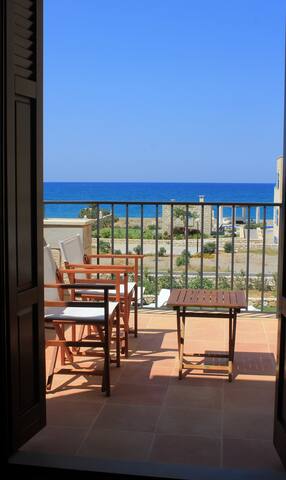 Walk to beach! Luxury and Serenity, Seaside Home gallery image 3