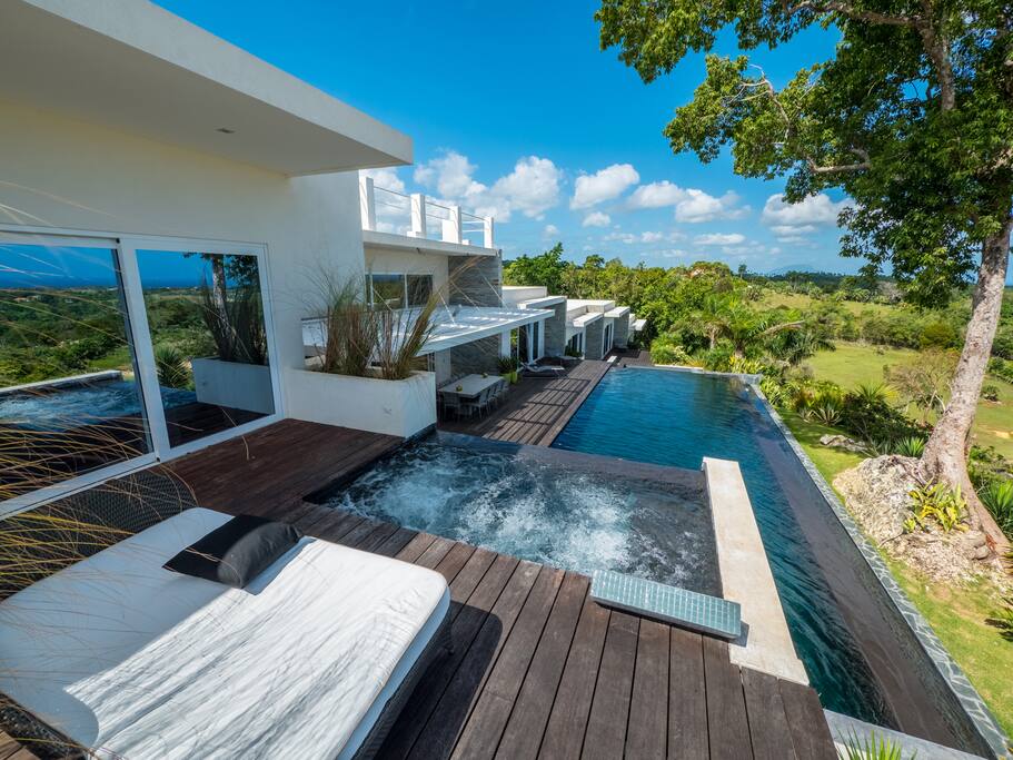 amazing villa with 130m2 pool and jacuzzi