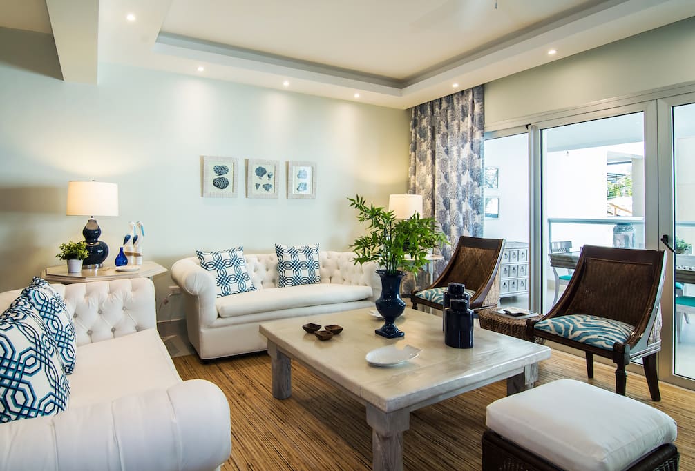 The Spacious Livingroom comes with a lounge area, TV + Cable, AC, WIFI and Fully Equipped open Kitchen