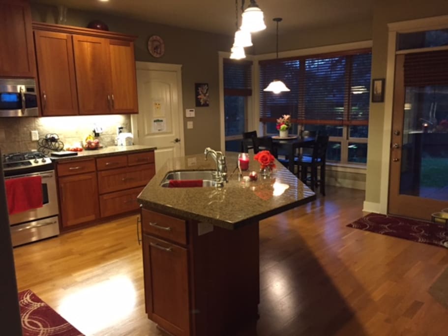 Kitchen/nook - Door to covered patio and fenced backyard