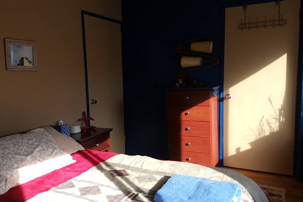 Ample storage space & bright sunshine