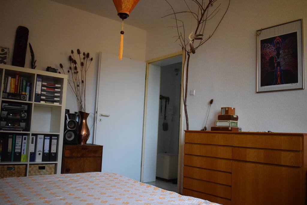 Zimmer mit Doppelbett (c)
