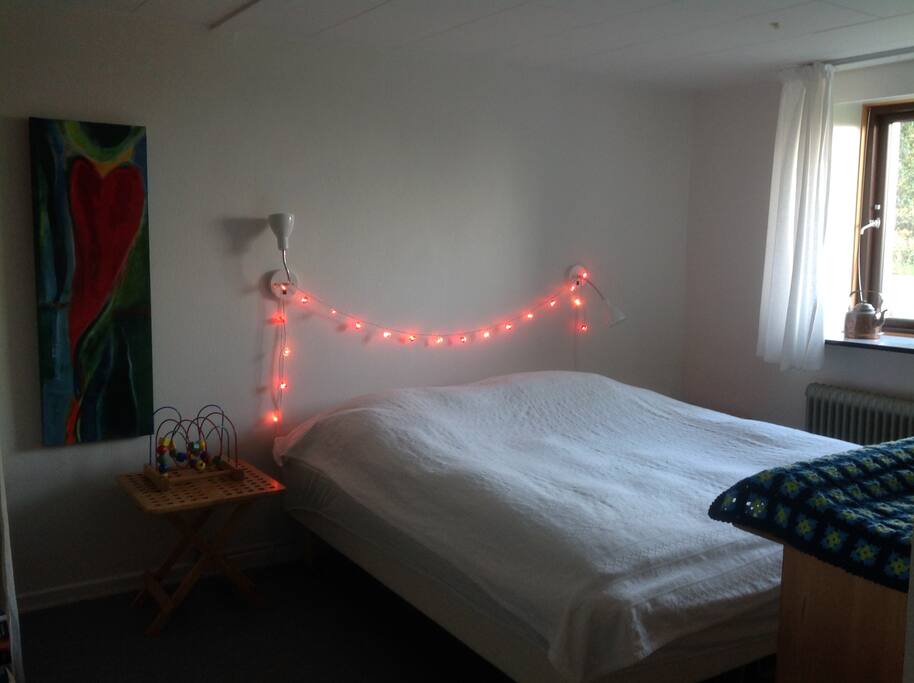 Værelse 3 . Dette værelse er en smule større end de andre 2 ellers samme indretning