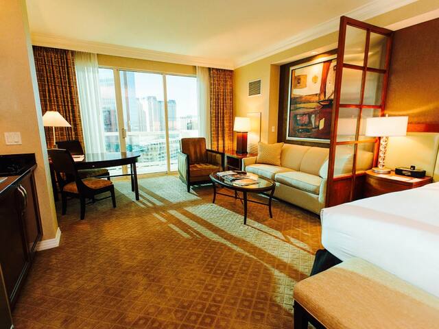 888 # 6, MGM Signature Two (2) Bedroom Suites ! gallery image 4