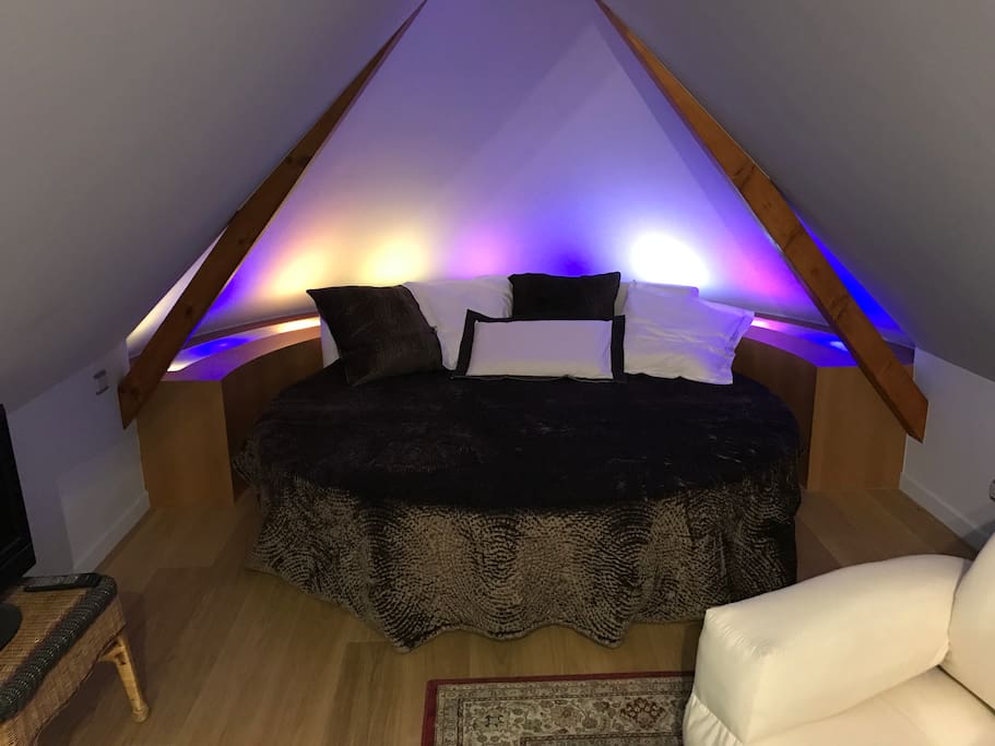 Lit rond de plus de 2 m de diamètre