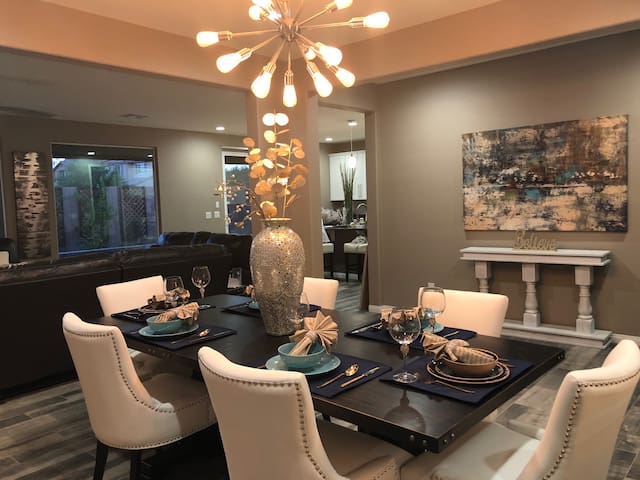 Luxury, New, Modern $900K – Home