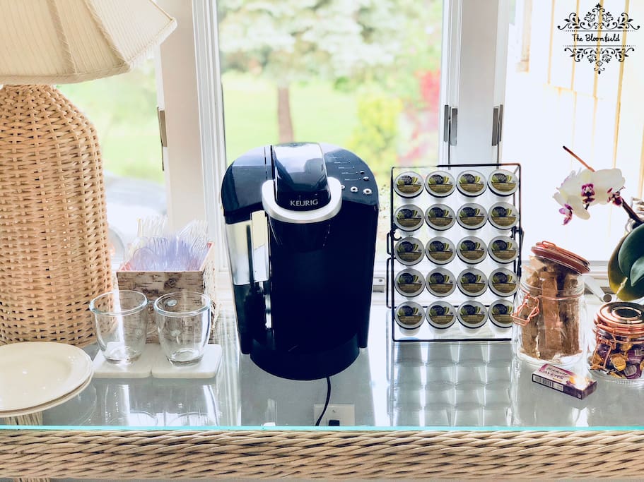 Keurig with 100% USDA organic Arabica bean coffee K-cups. Enjoy some coffee while having some biscotti, or even a piece of chocolate.