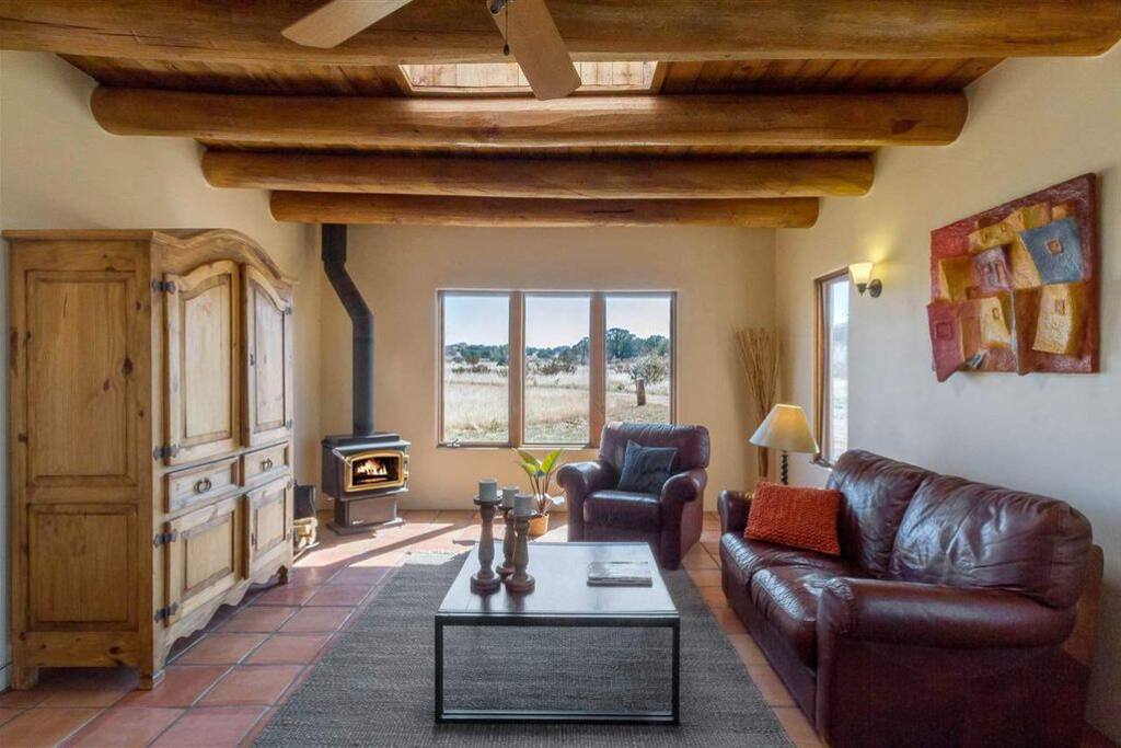 Living room with wood stove & streaming TV (Netflix, Amazon, etc...)