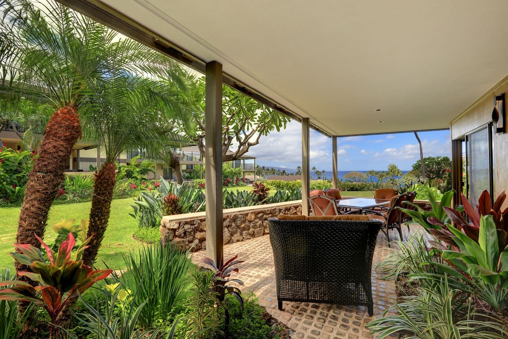 Lanai space for lounging...view from Master