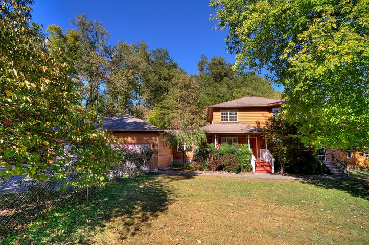 Airbnb Pigeon Forge Vacation Rentals Places To Stay