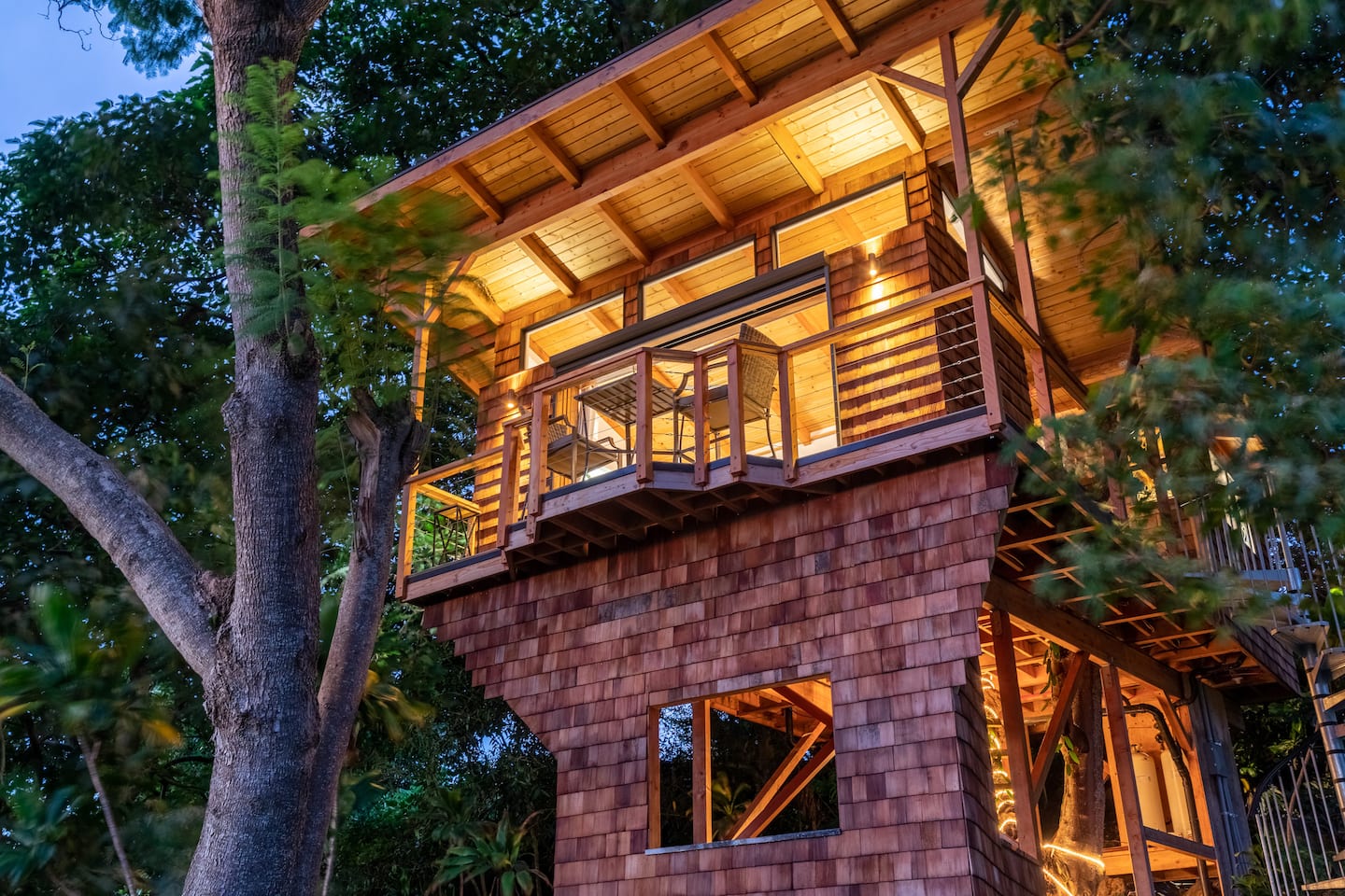 This mesmerizing treehouse in hawaii is one of the top luxury vacation rentals hawaii and the best Airbnbs Hawaii